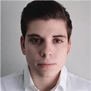 Graduado en Derecho. Poseo amplios conocimientos jurídicos y una metodología de enseñanza sencilla y eficaz